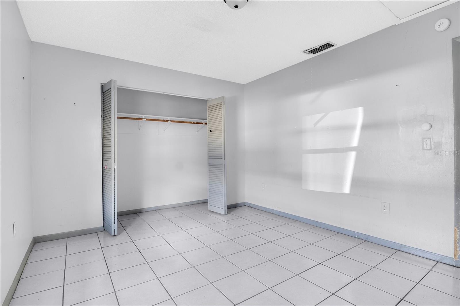 Image 5 of 13 For 2464 Chestnut Woods Drive