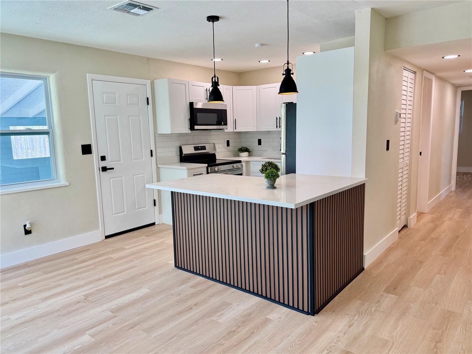 Image 10 of 27 For 2565 Belmont Avenue