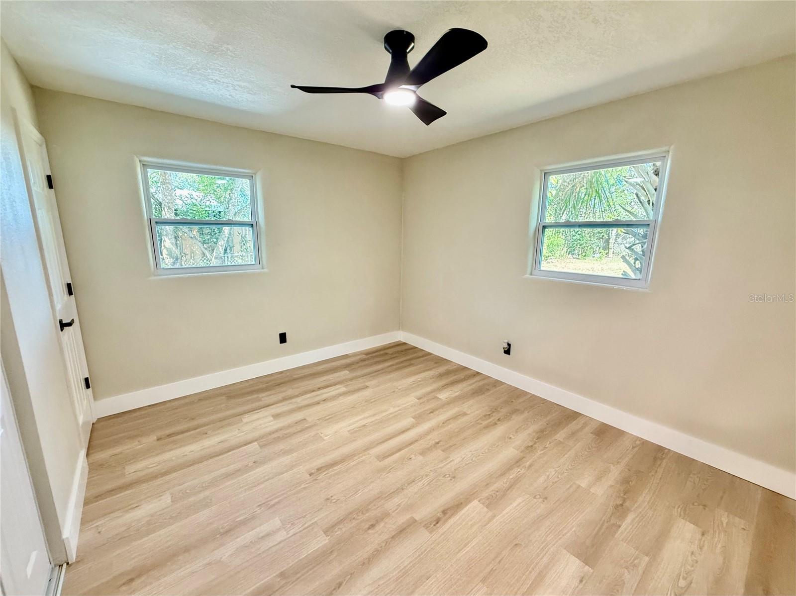 Image 12 of 27 For 2565 Belmont Avenue