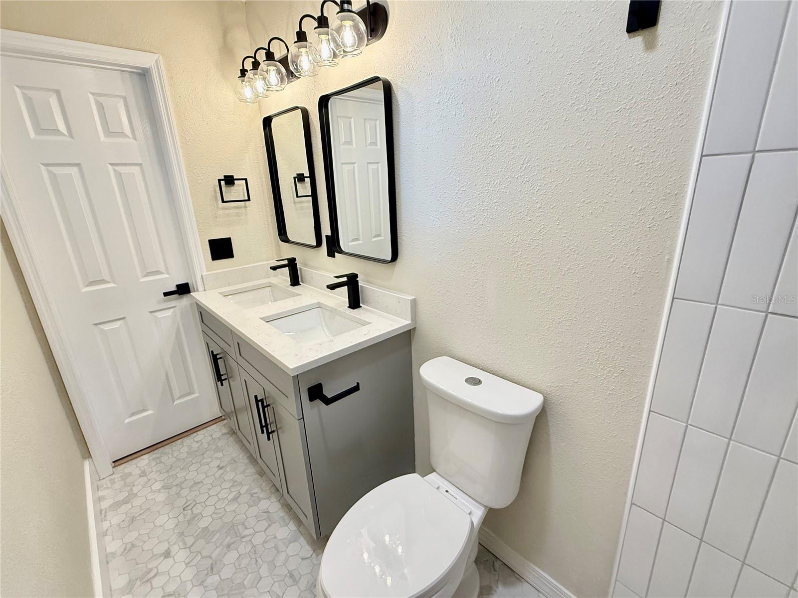 Image 16 of 27 For 2565 Belmont Avenue