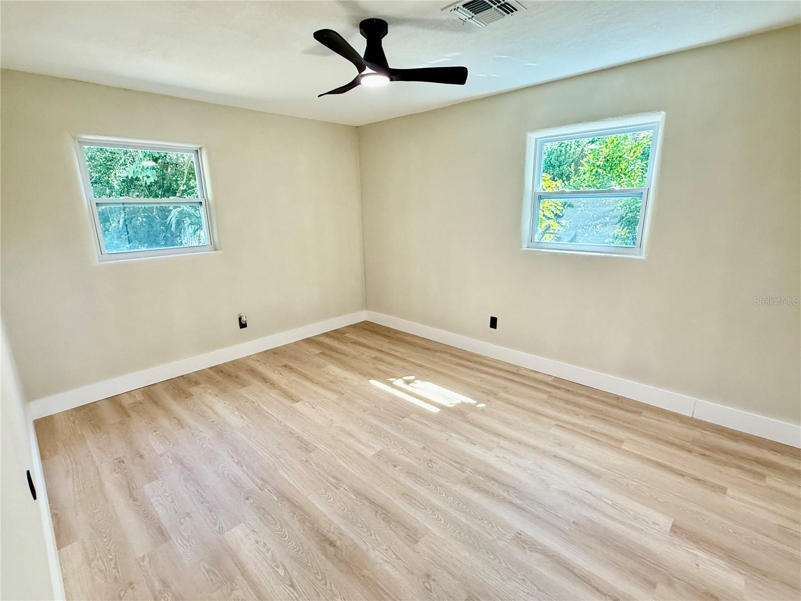 Image 17 of 27 For 2565 Belmont Avenue