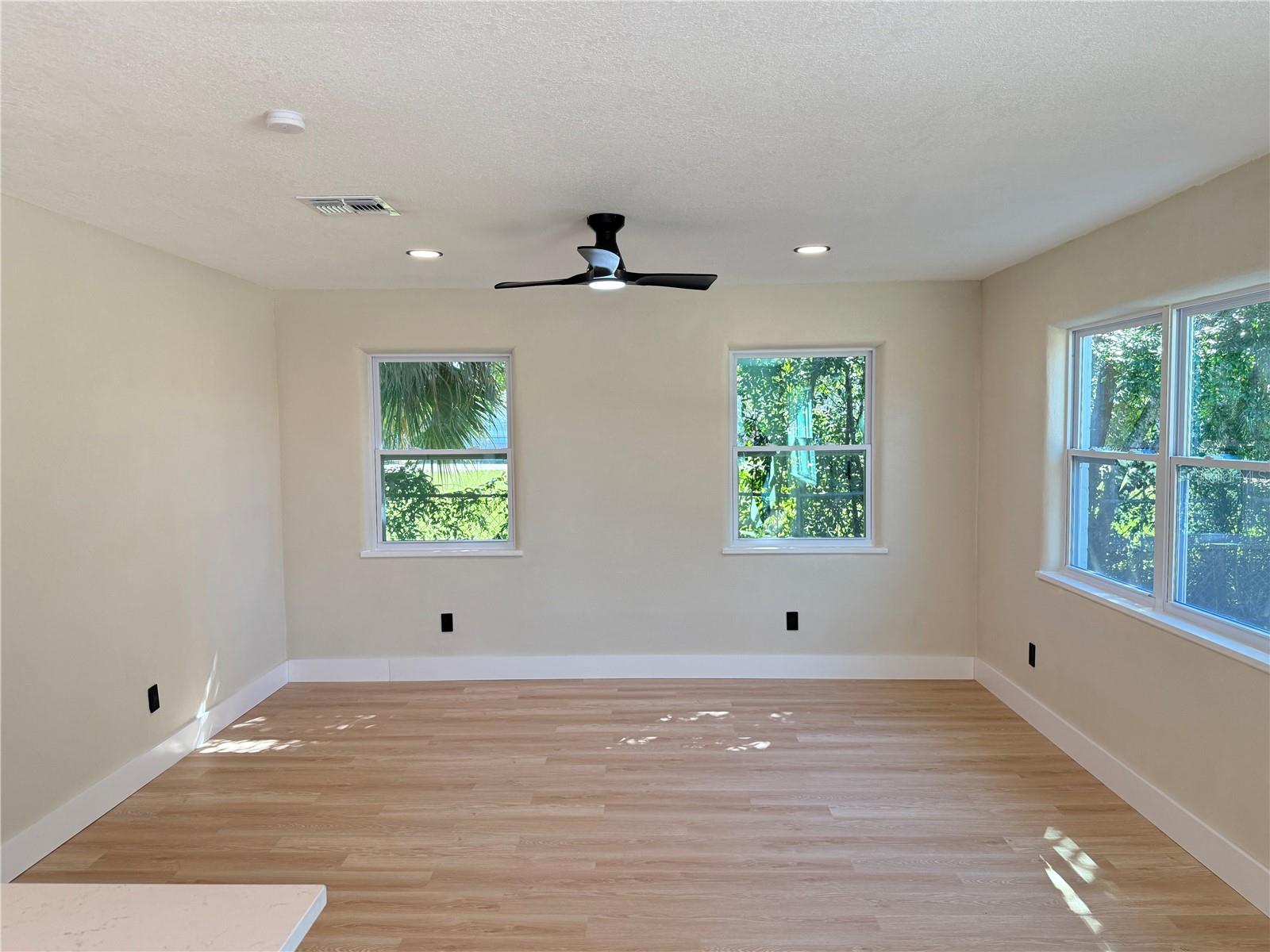 Image 5 of 27 For 2565 Belmont Avenue