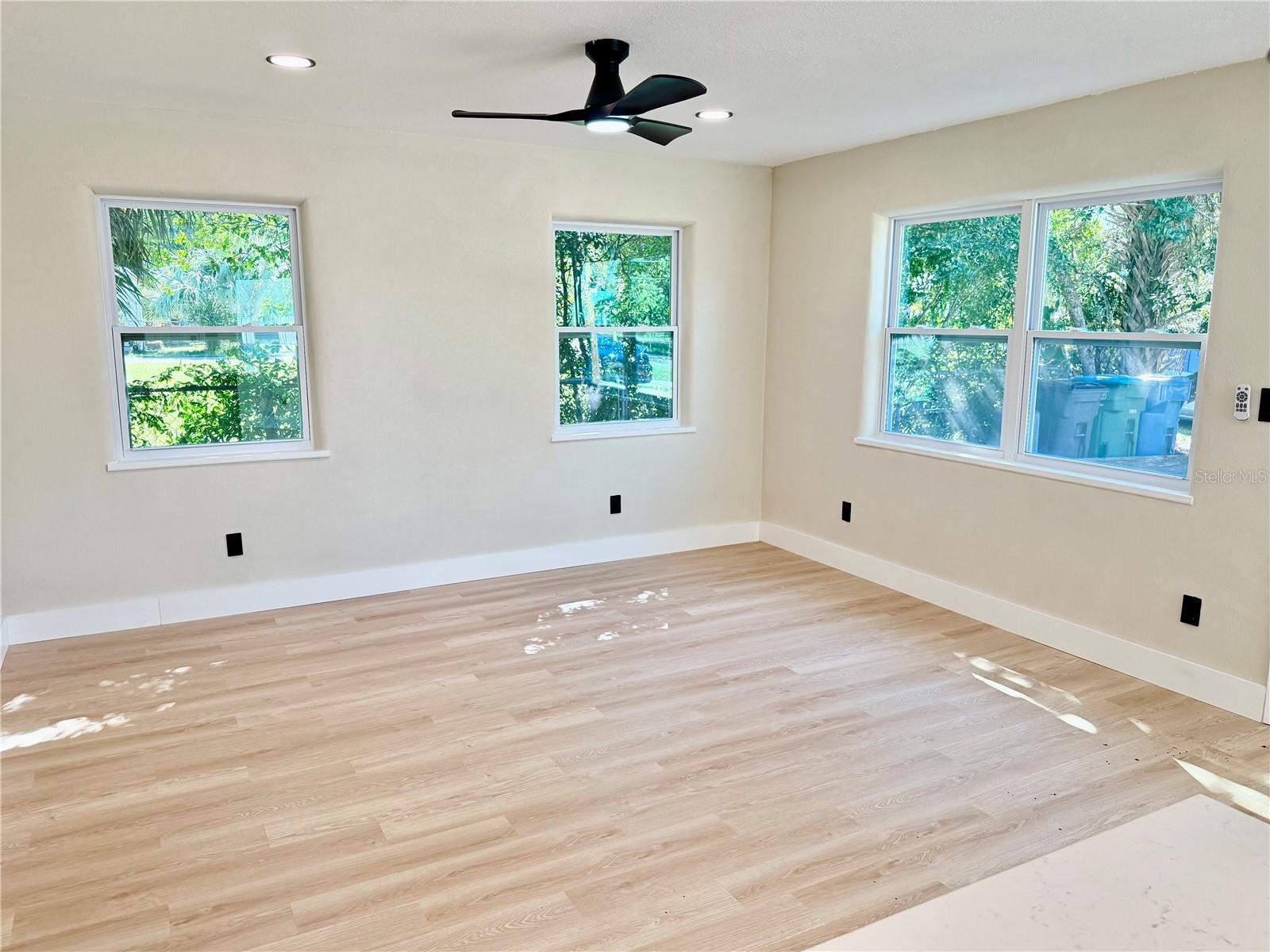 Image 6 of 27 For 2565 Belmont Avenue