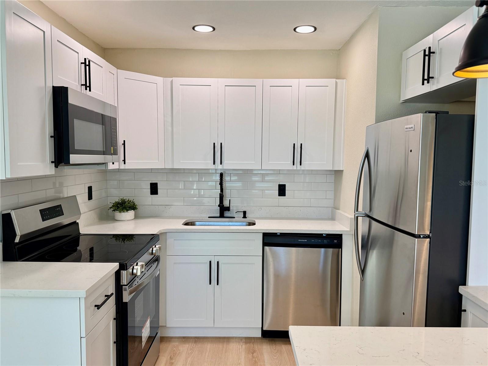 Image 8 of 27 For 2565 Belmont Avenue