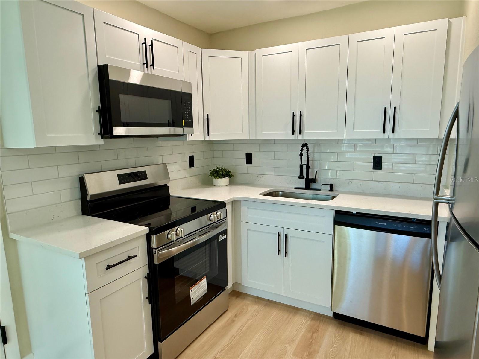 Image 9 of 27 For 2565 Belmont Avenue