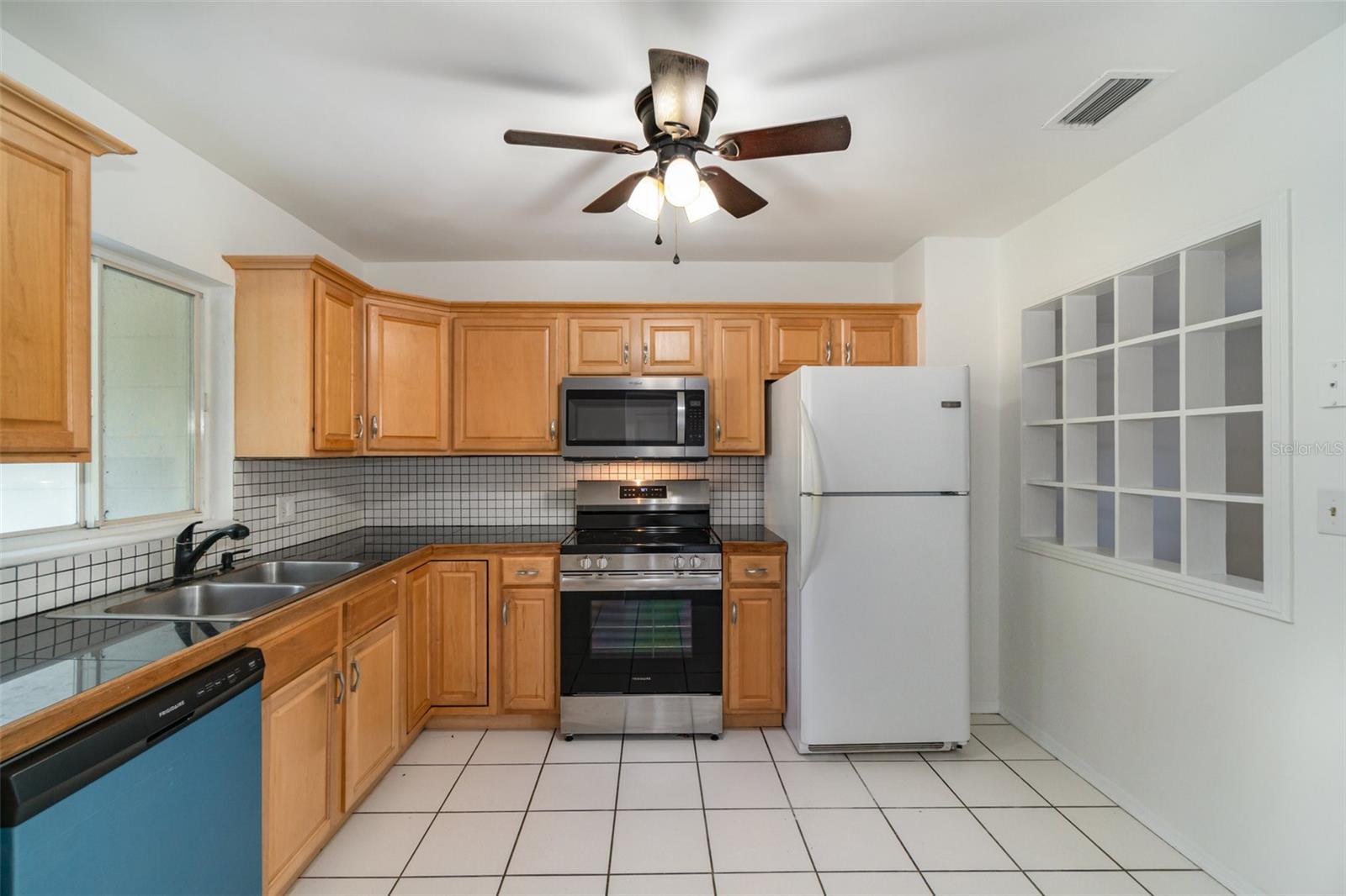 Image 11 of 26 For 1515 Elray Boulevard