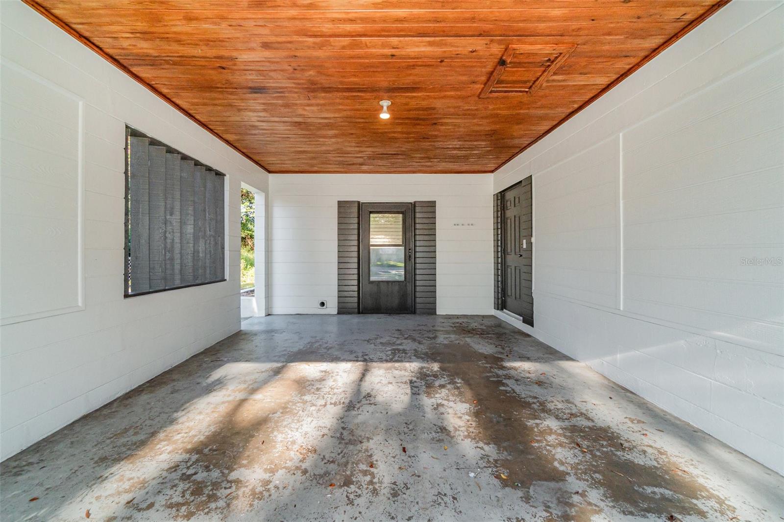 Image 21 of 26 For 1515 Elray Boulevard