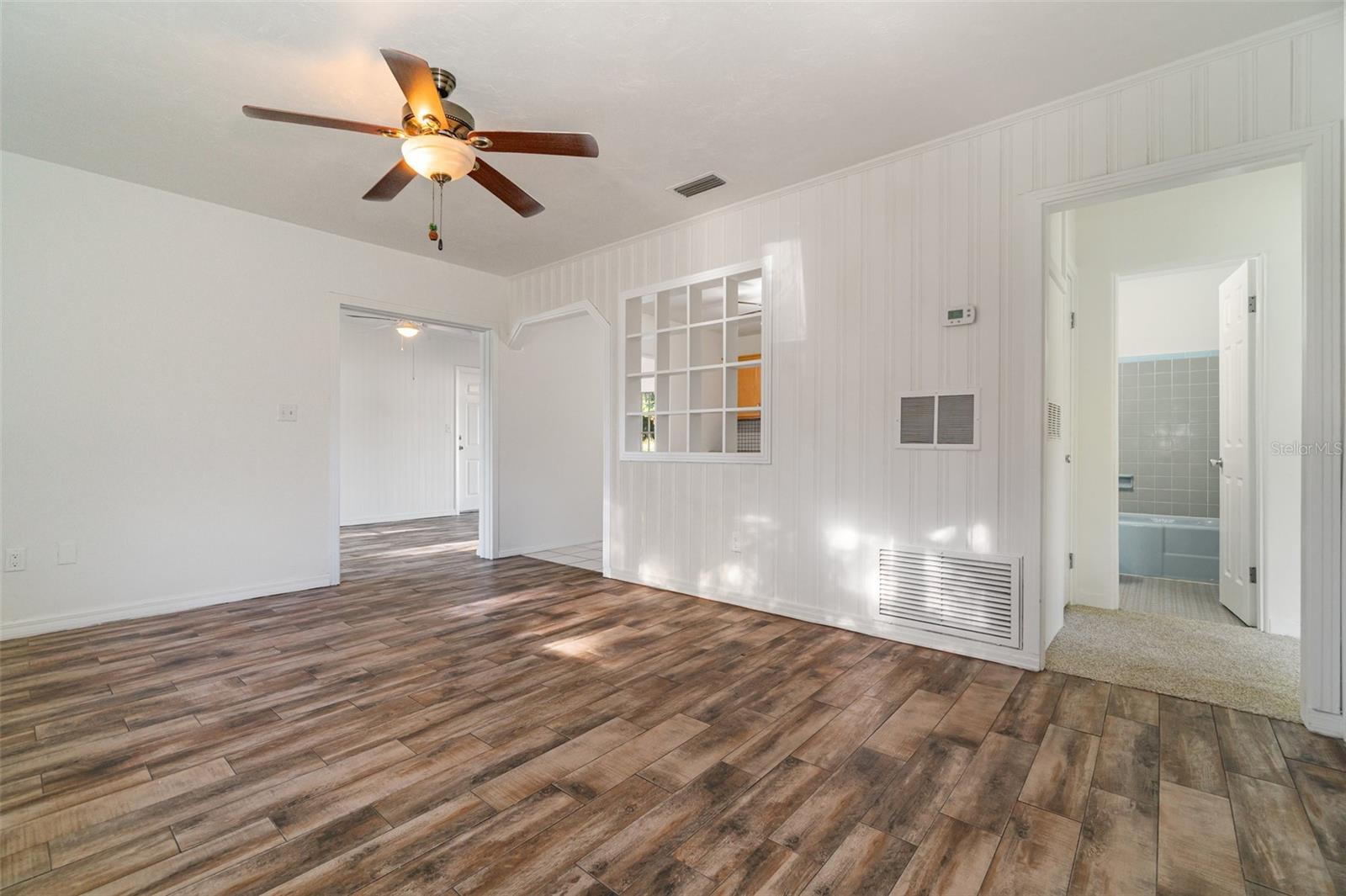 Image 6 of 26 For 1515 Elray Boulevard