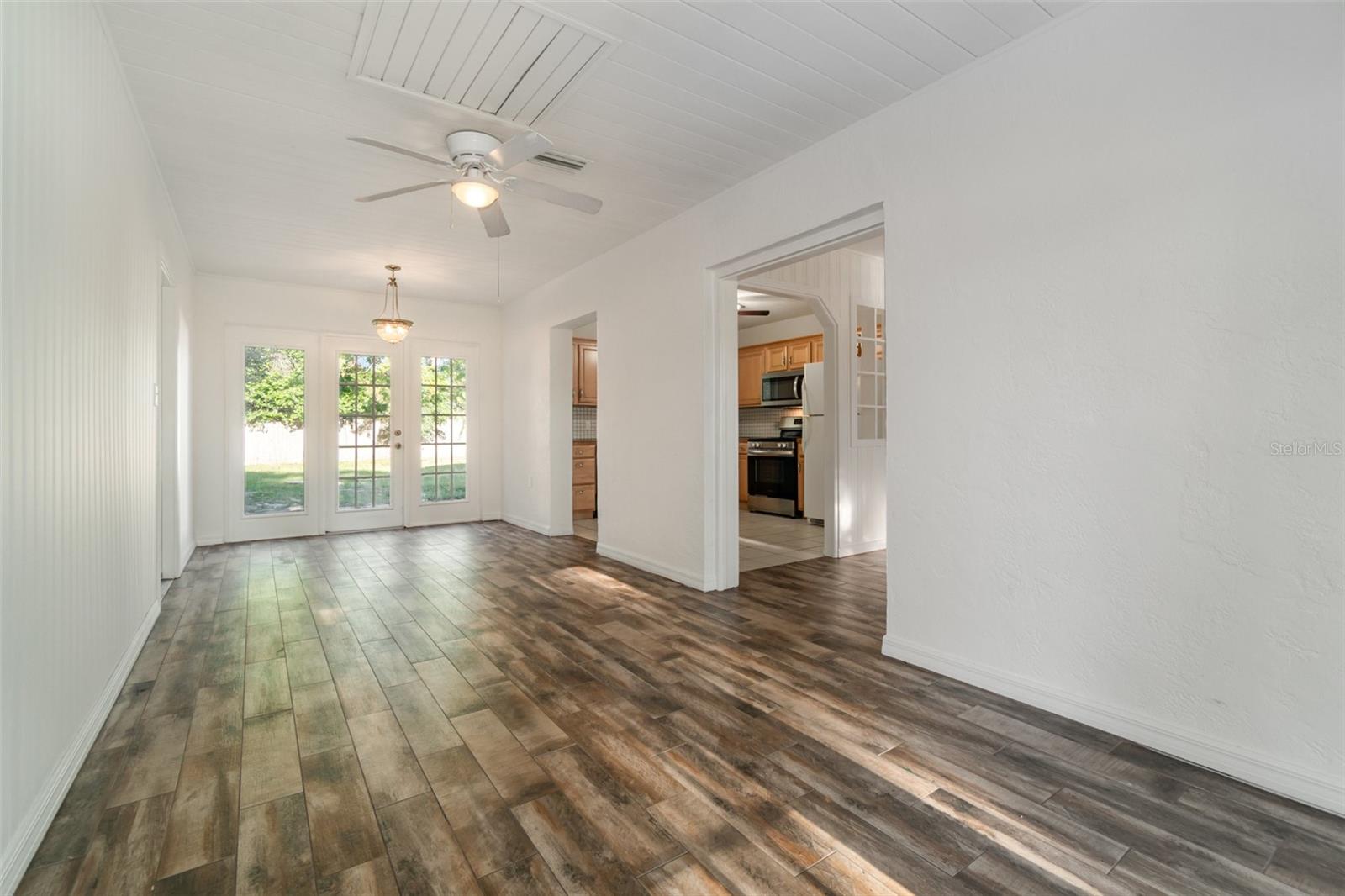 Image 7 of 26 For 1515 Elray Boulevard