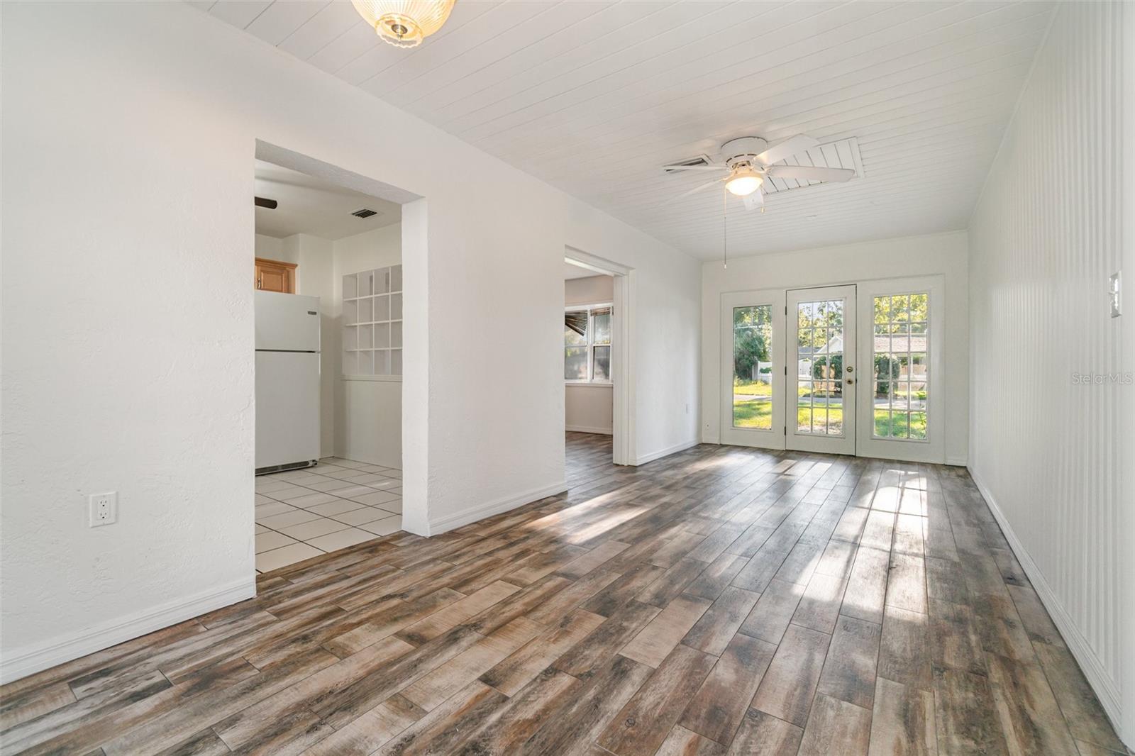 Image 8 of 26 For 1515 Elray Boulevard