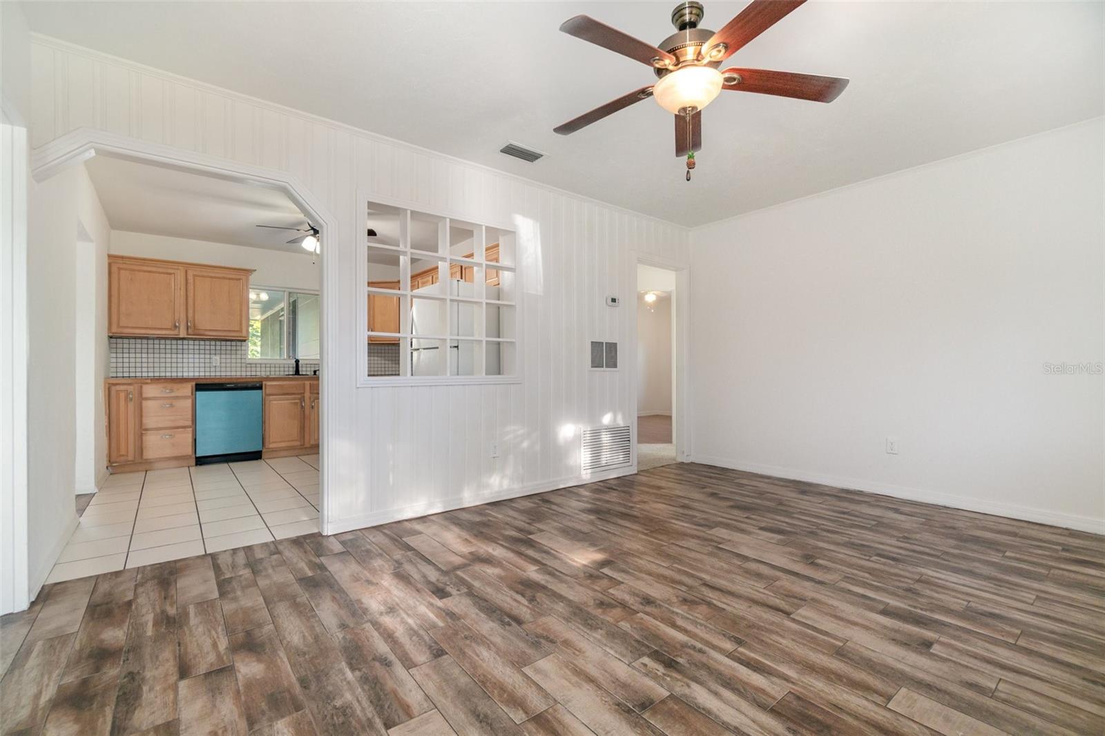 Image 9 of 26 For 1515 Elray Boulevard