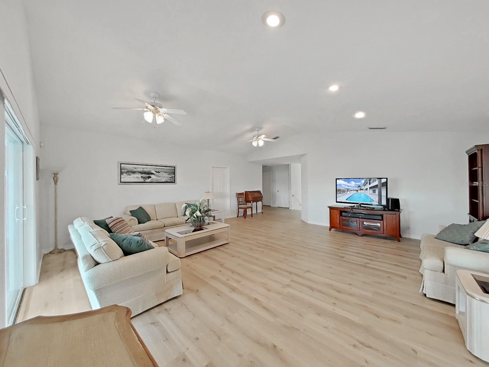 Image 13 of 54 For 7438 Gulf Way