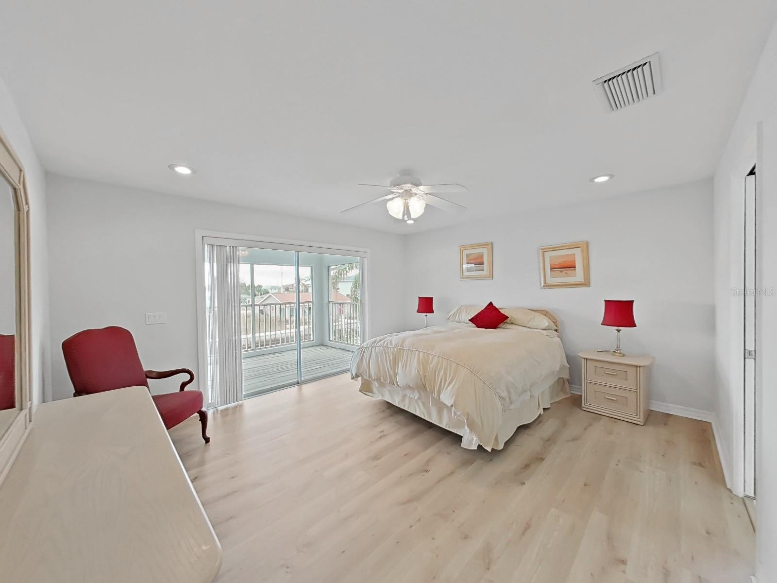 Image 19 of 54 For 7438 Gulf Way