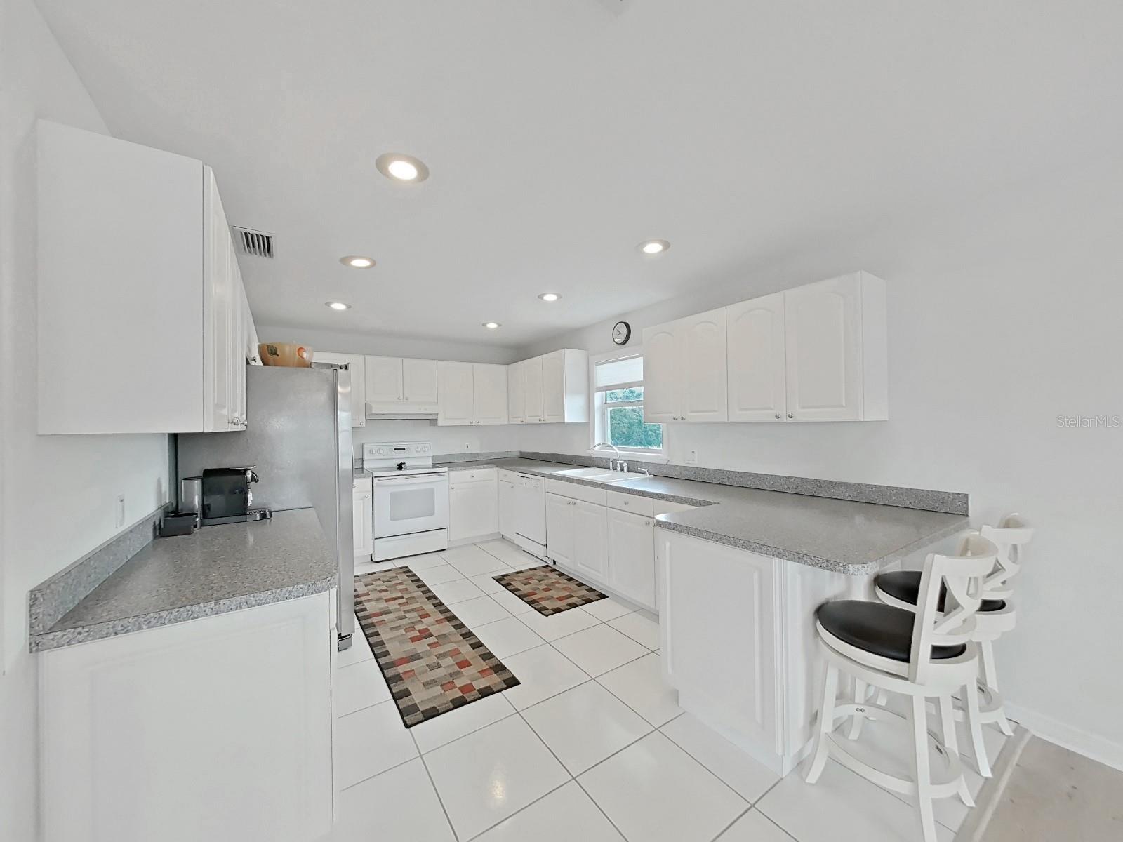 Image 20 of 54 For 7438 Gulf Way