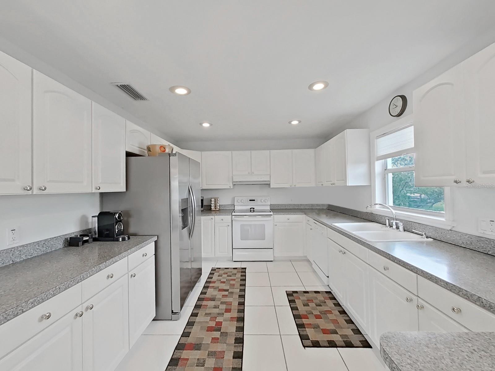 Image 21 of 54 For 7438 Gulf Way