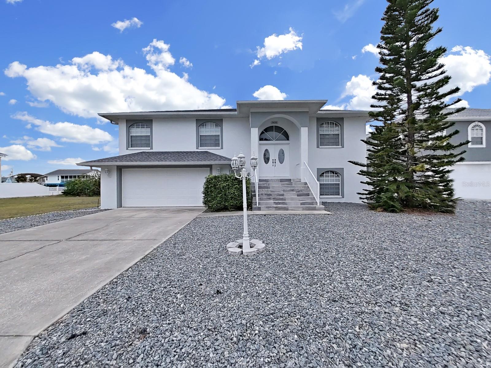 Image 3 of 54 For 7438 Gulf Way