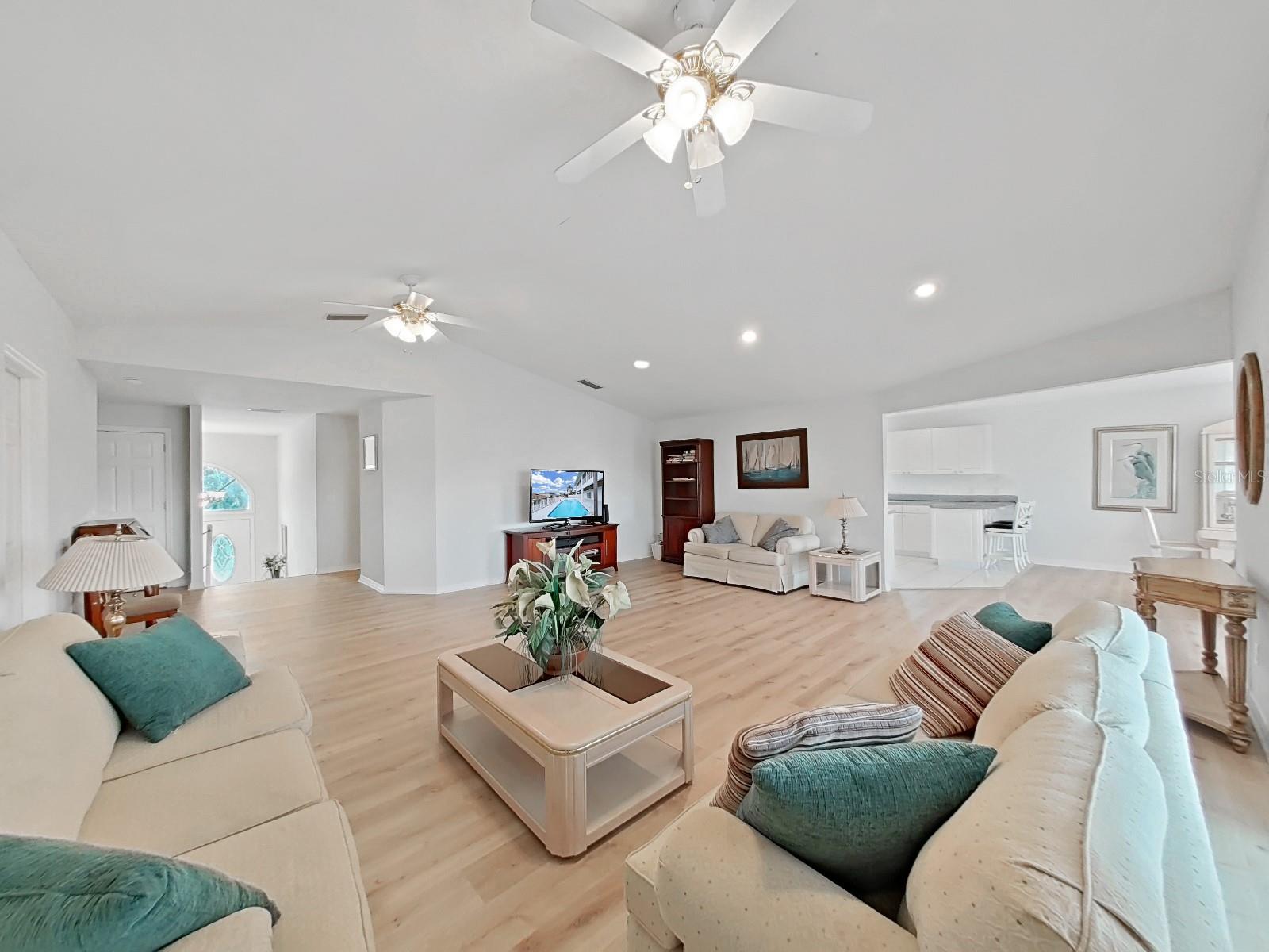 Image 9 of 54 For 7438 Gulf Way