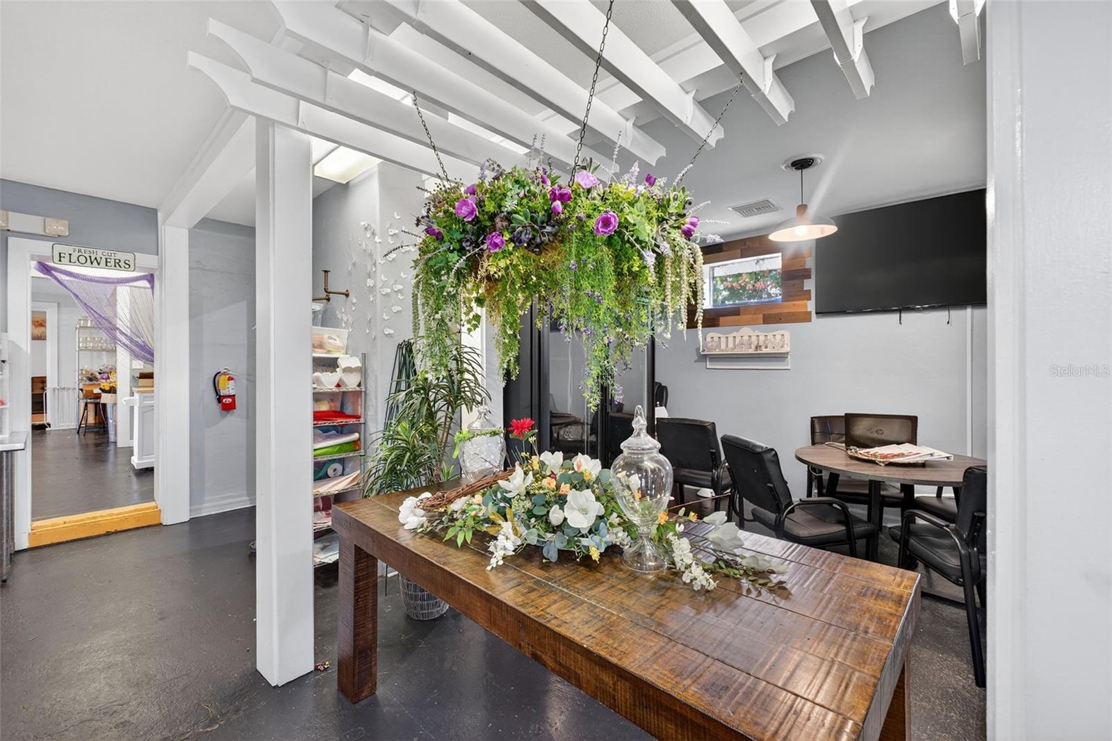 Image 16 of 43 For 237 Plymouth Avenue