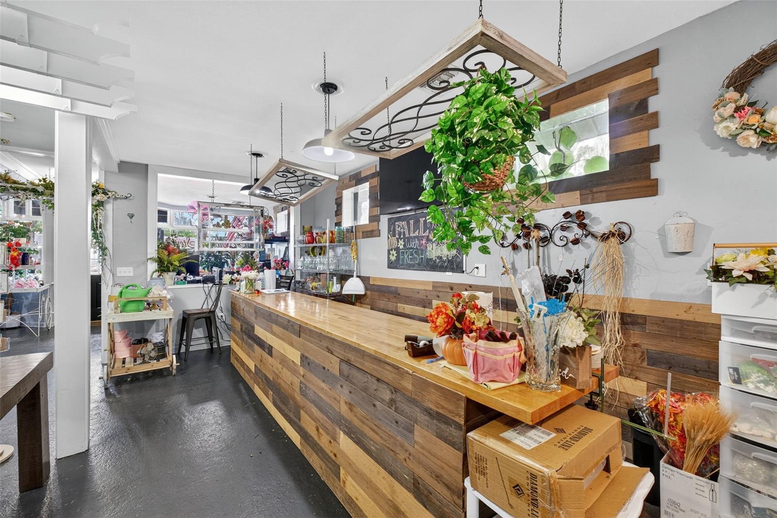 Image 17 of 43 For 237 Plymouth Avenue