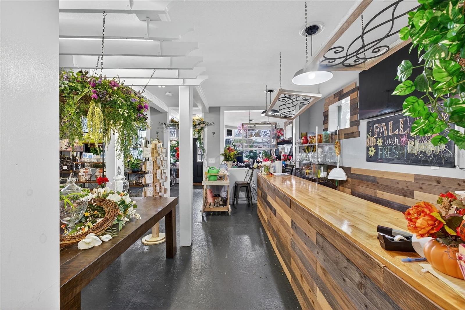 Image 18 of 43 For 237 Plymouth Avenue