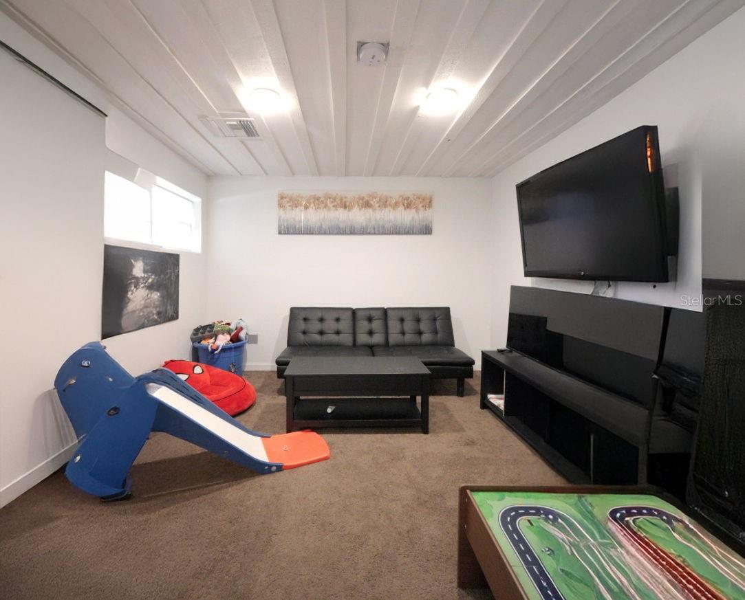 Image 26 of 43 For 237 Plymouth Avenue