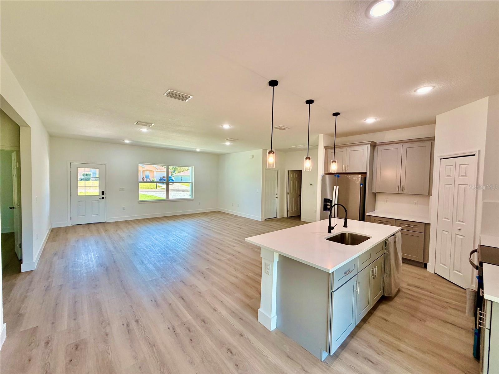 Listing photo id 10 for 2275 Linden Drive