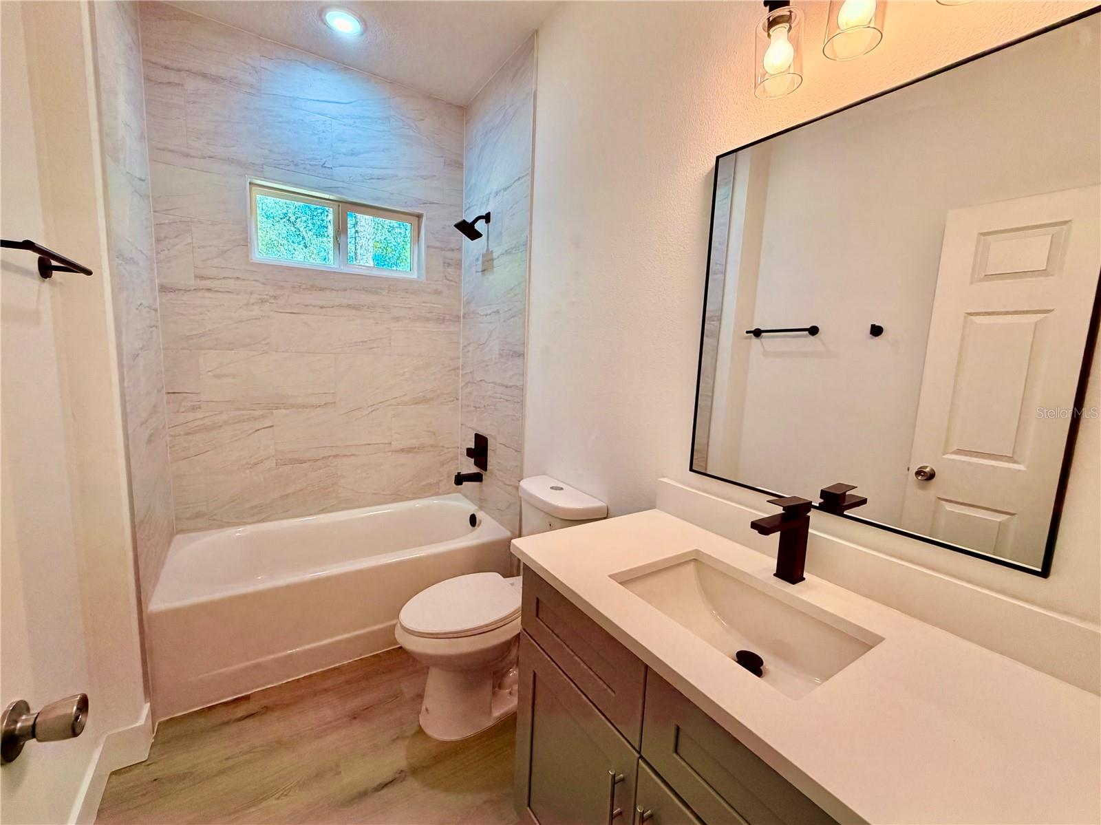 Listing photo id 11 for 2275 Linden Drive