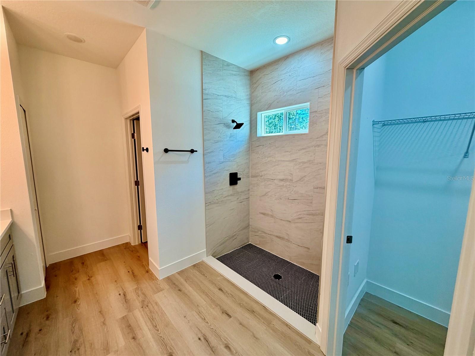 Listing photo id 13 for 2275 Linden Drive