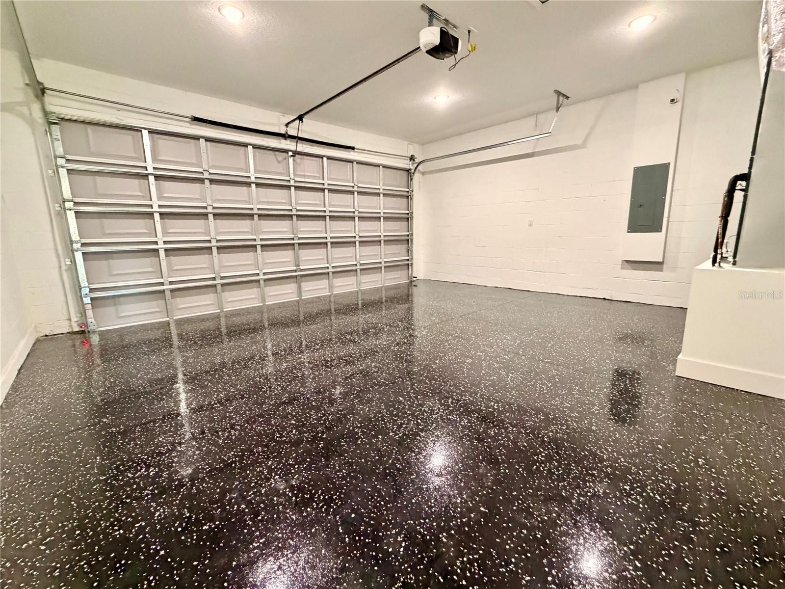 Listing photo id 18 for 2275 Linden Drive