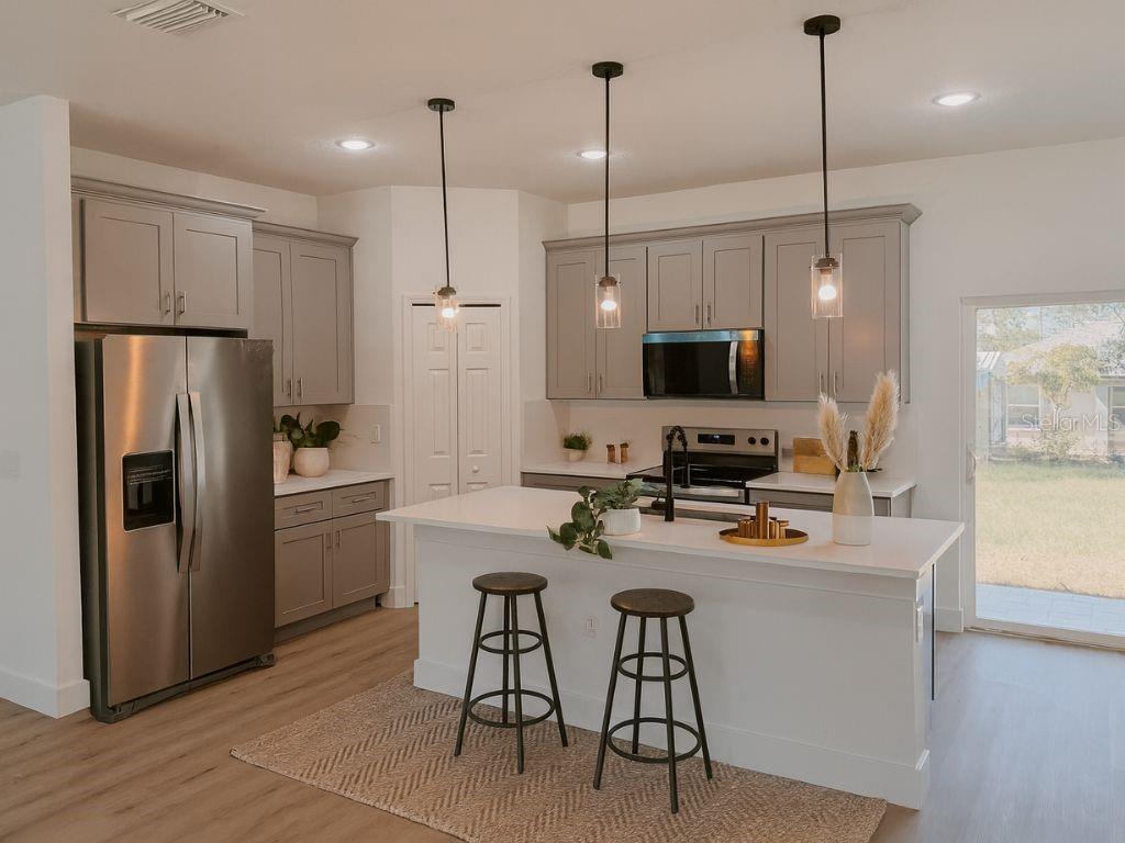 Listing photo id 3 for 2275 Linden Drive