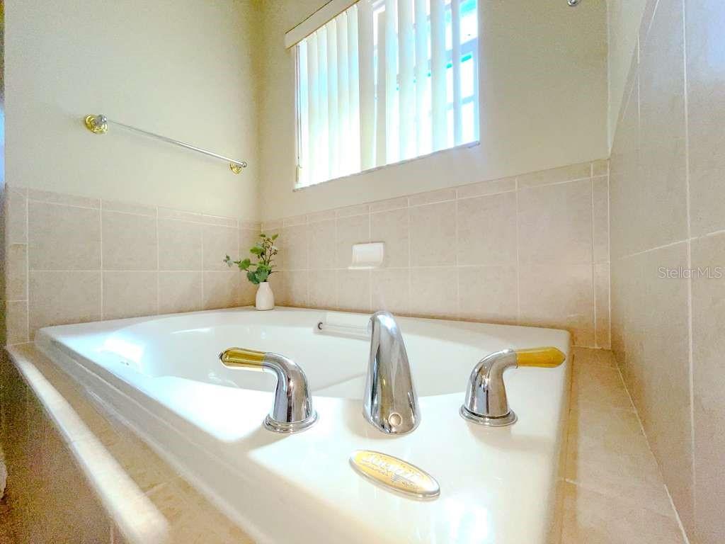 Image 15 of 18 For 241 Vista Loop