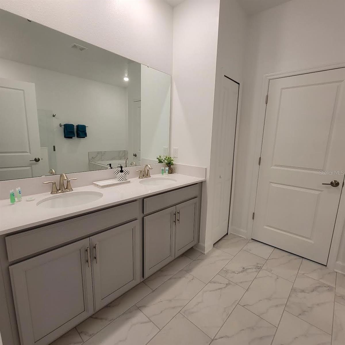 Image 33 of 39 For 4173 Paragraph Drive