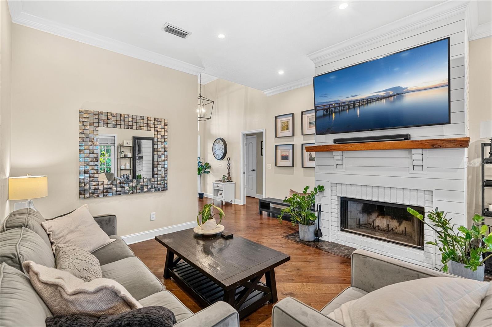 Image 16 of 44 For 1674 Victoria Way