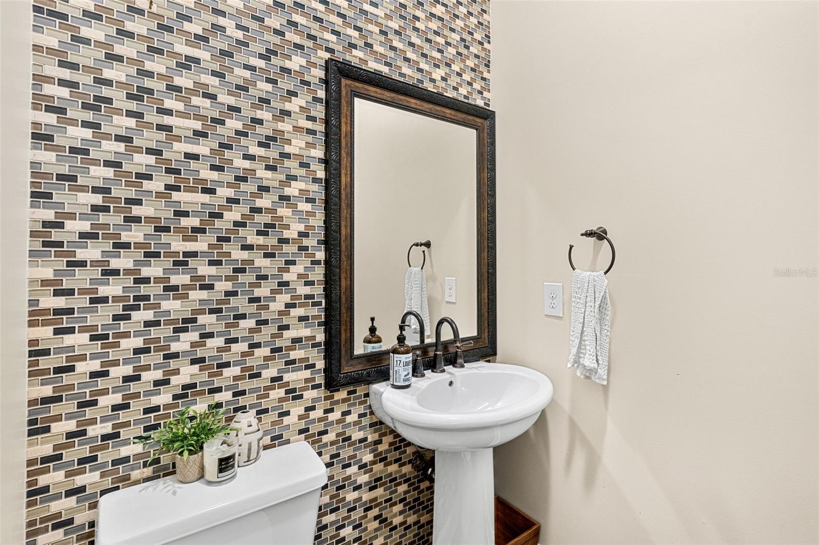 Image 27 of 44 For 1674 Victoria Way