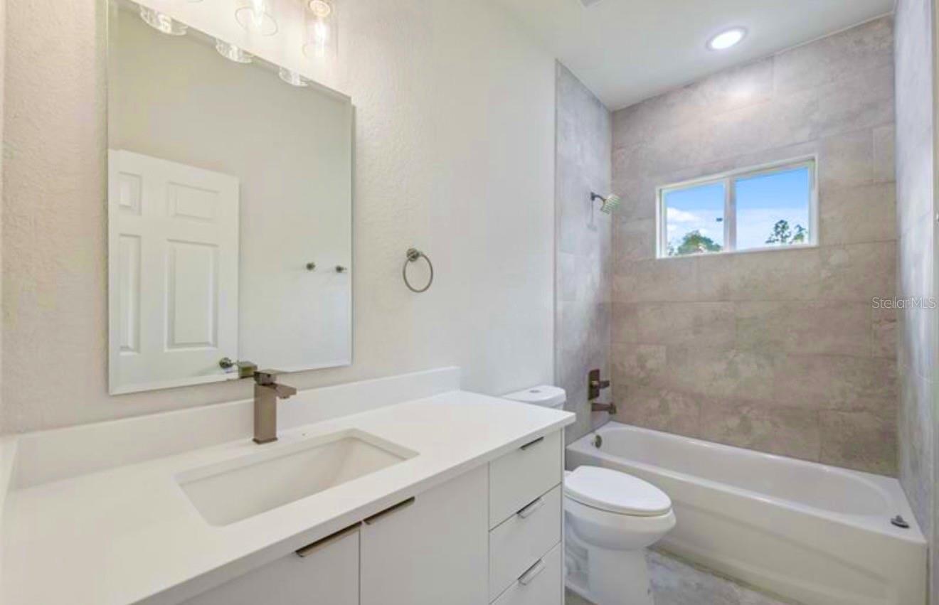 Listing photo id 11 for 8944 Pitcairn Way