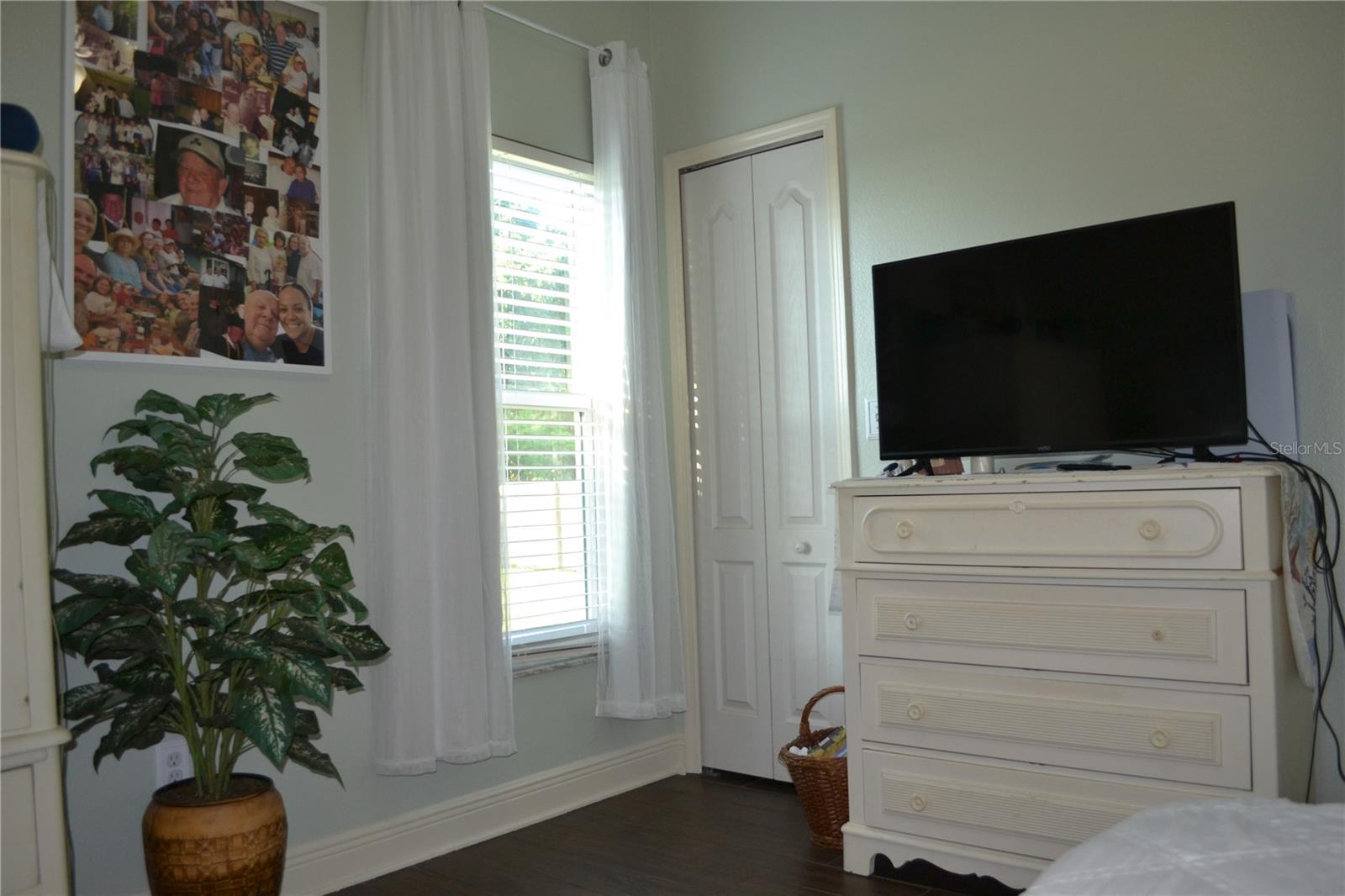 Image 11 of 45 For 3780 Fountainbleu Boulevard