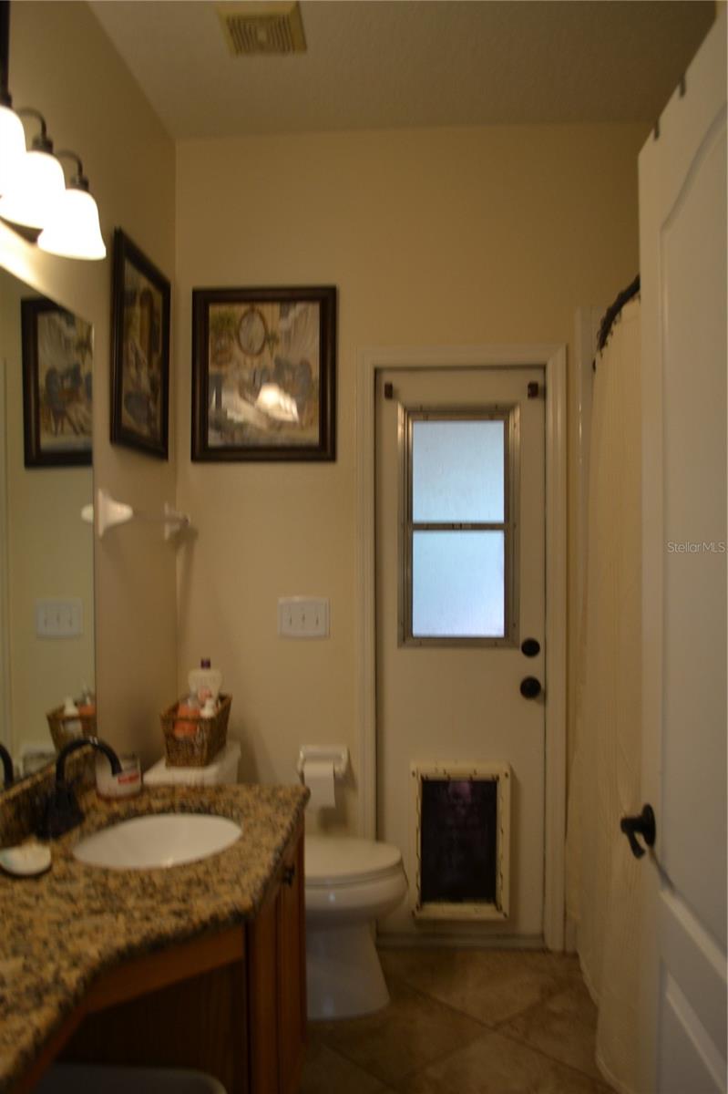 Image 12 of 45 For 3780 Fountainbleu Boulevard