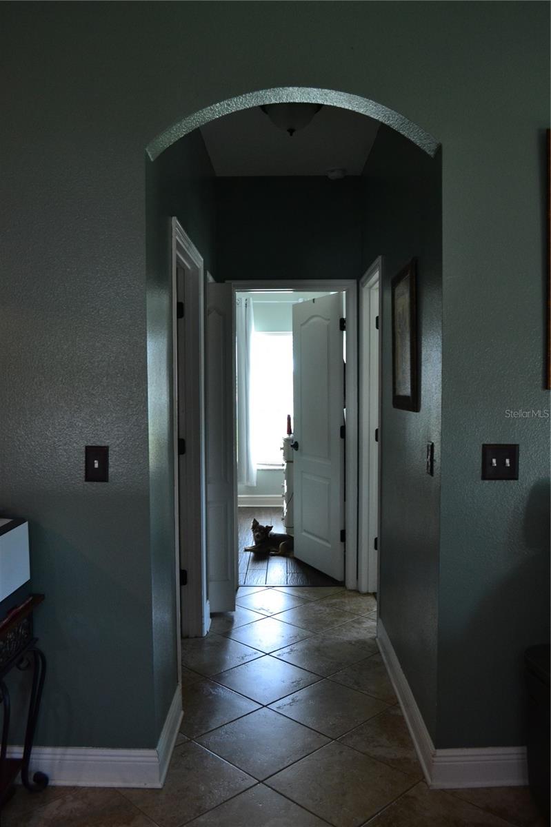 Image 18 of 45 For 3780 Fountainbleu Boulevard