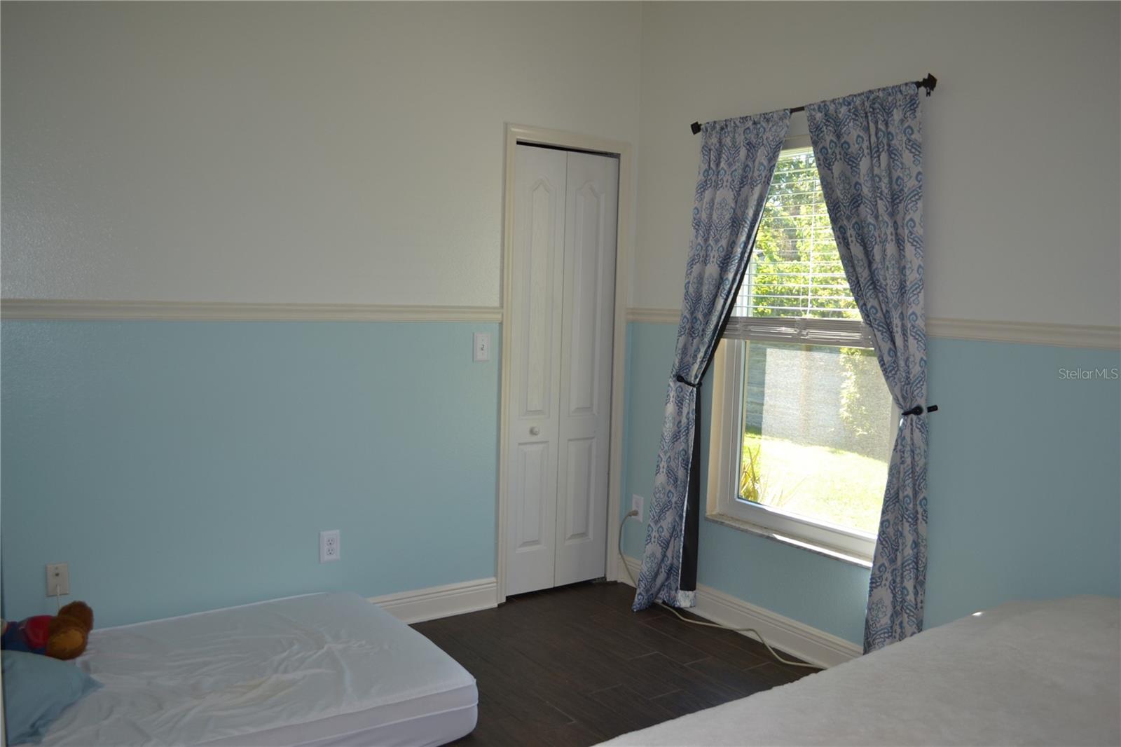 Image 9 of 45 For 3780 Fountainbleu Boulevard