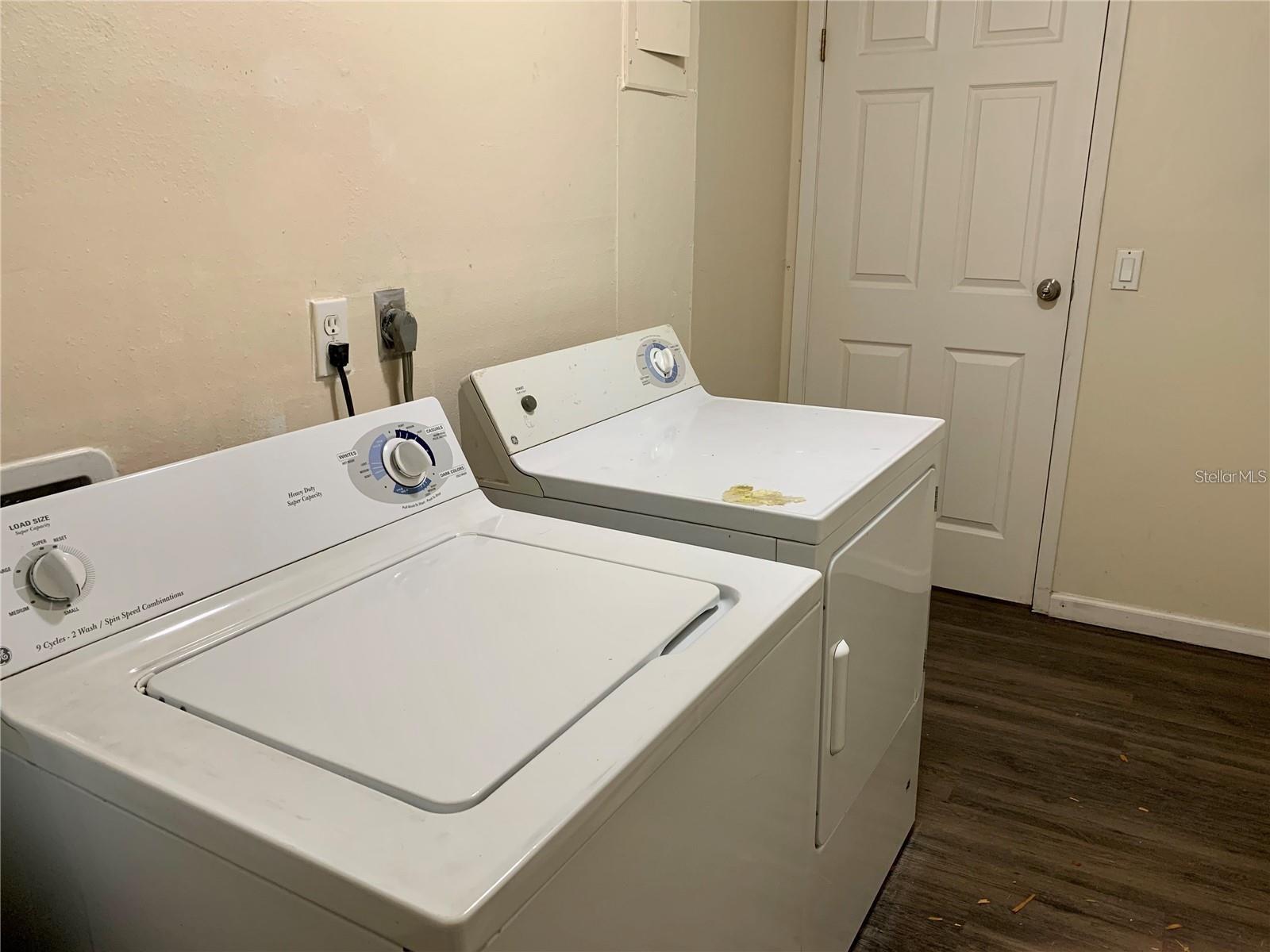 Image 10 of 14 For 4077 Michigan Street 4077