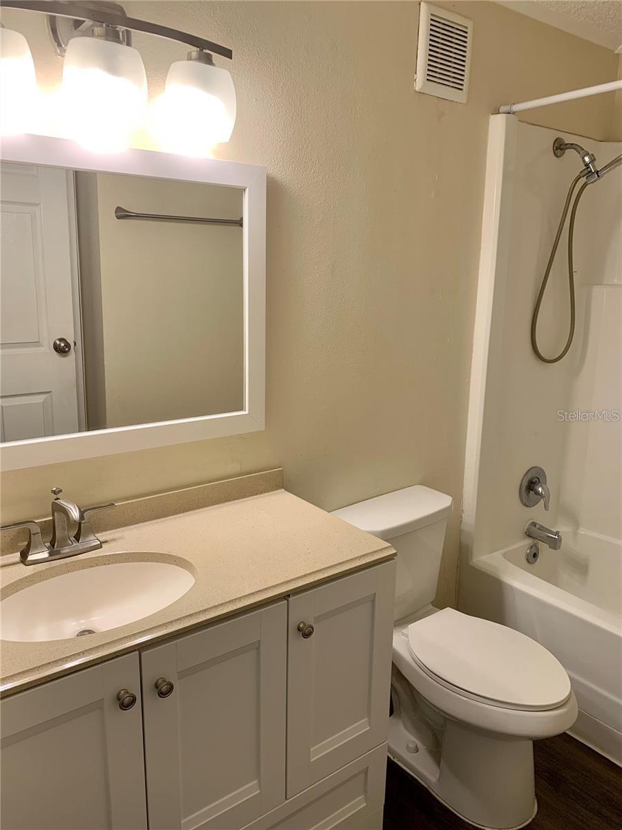 Image 8 of 14 For 4077 Michigan Street 4077