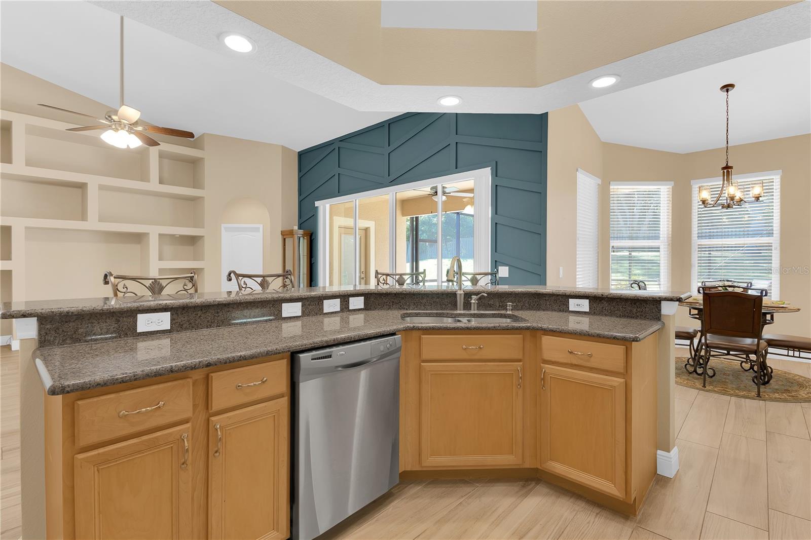 Image 14 of 57 For 657 Mount Stirling Avenue