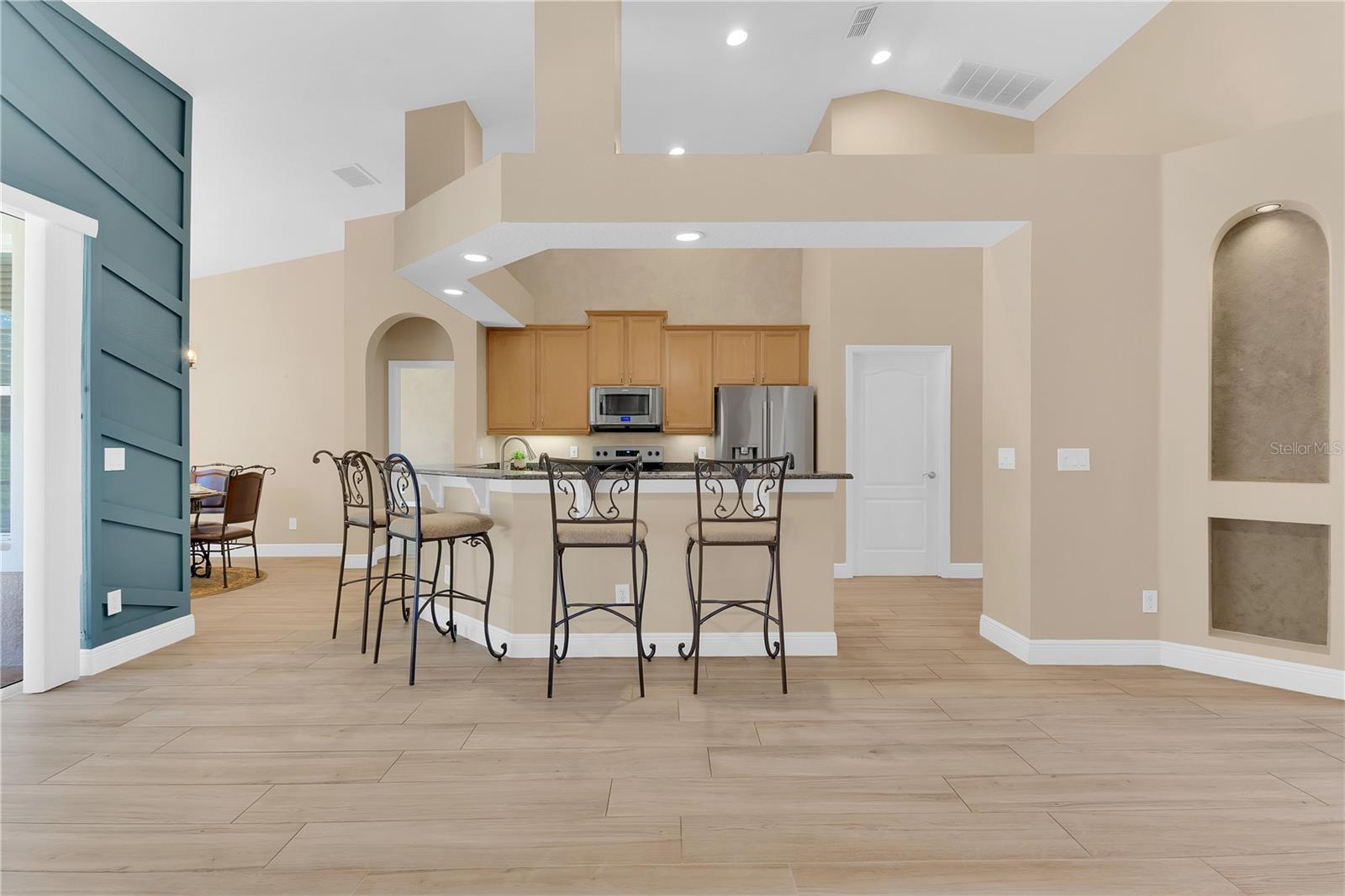 Image 15 of 57 For 657 Mount Stirling Avenue