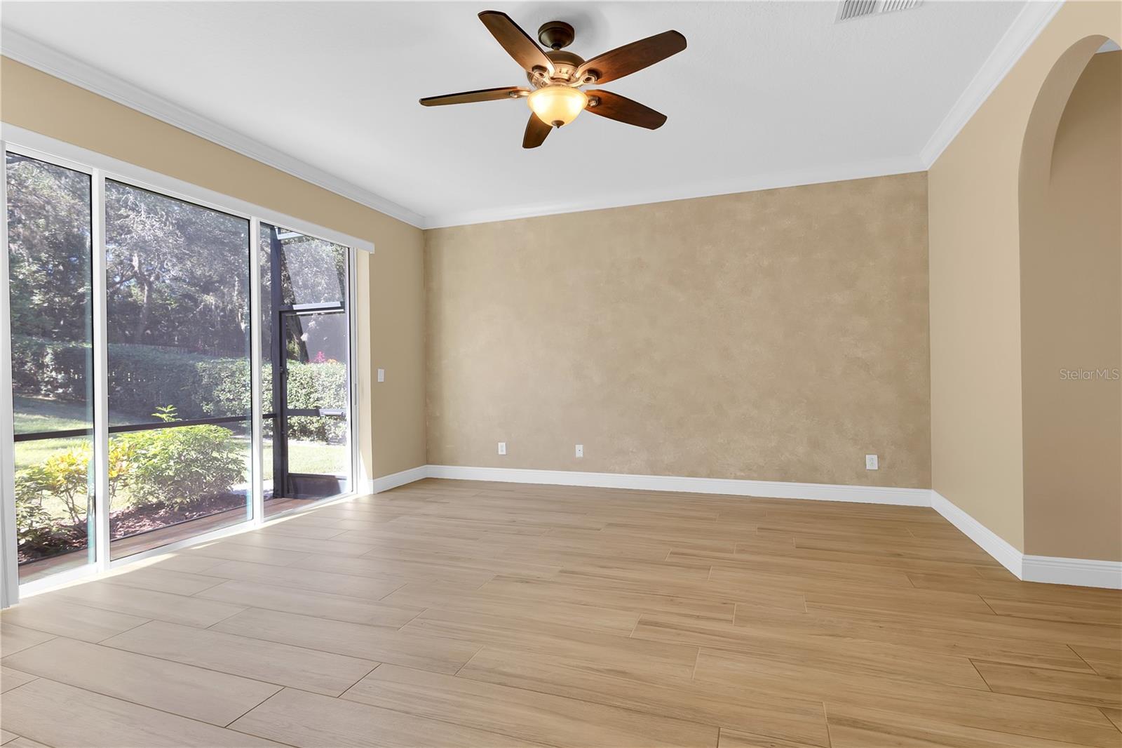 Image 18 of 57 For 657 Mount Stirling Avenue