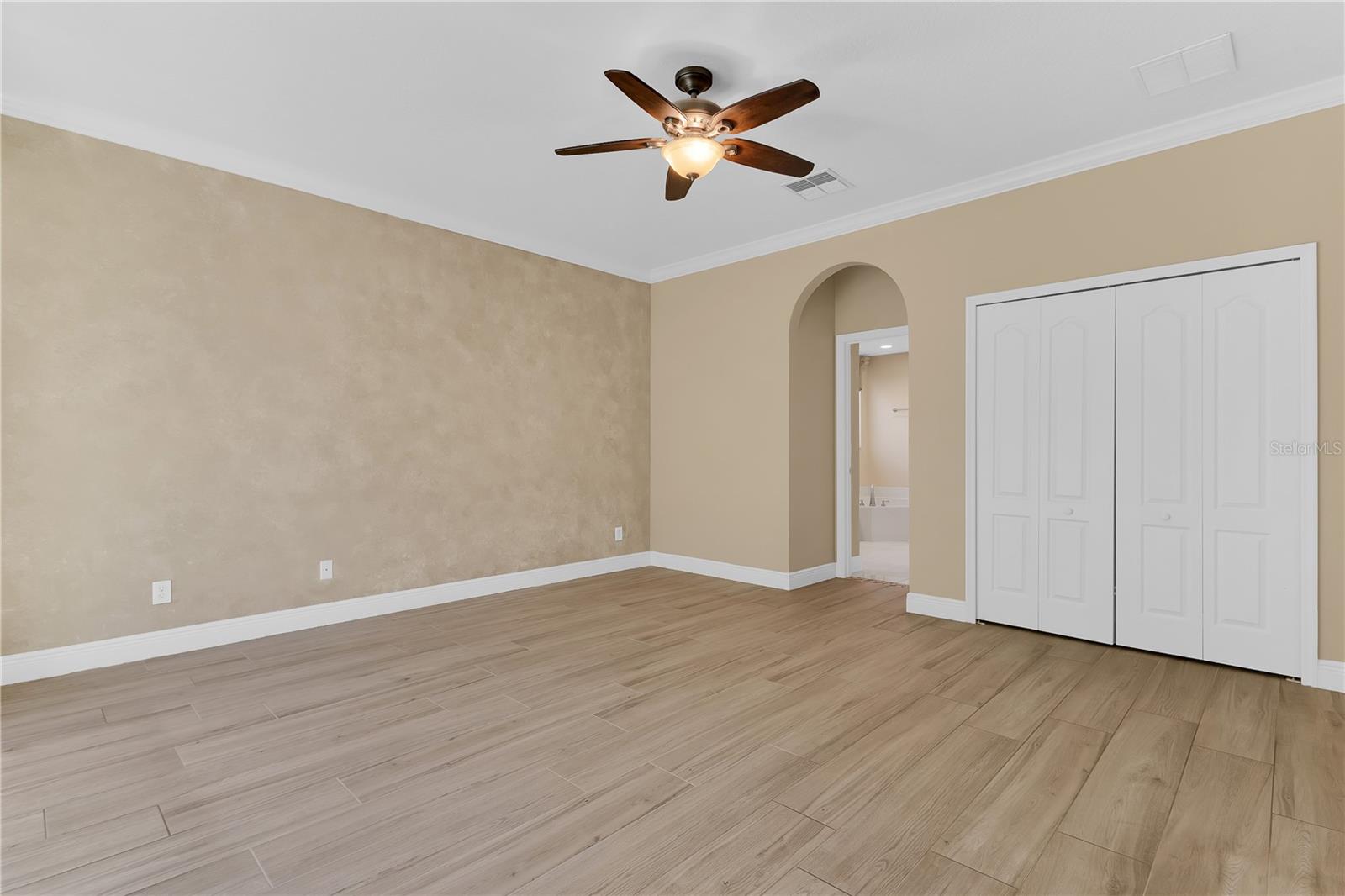 Image 21 of 57 For 657 Mount Stirling Avenue