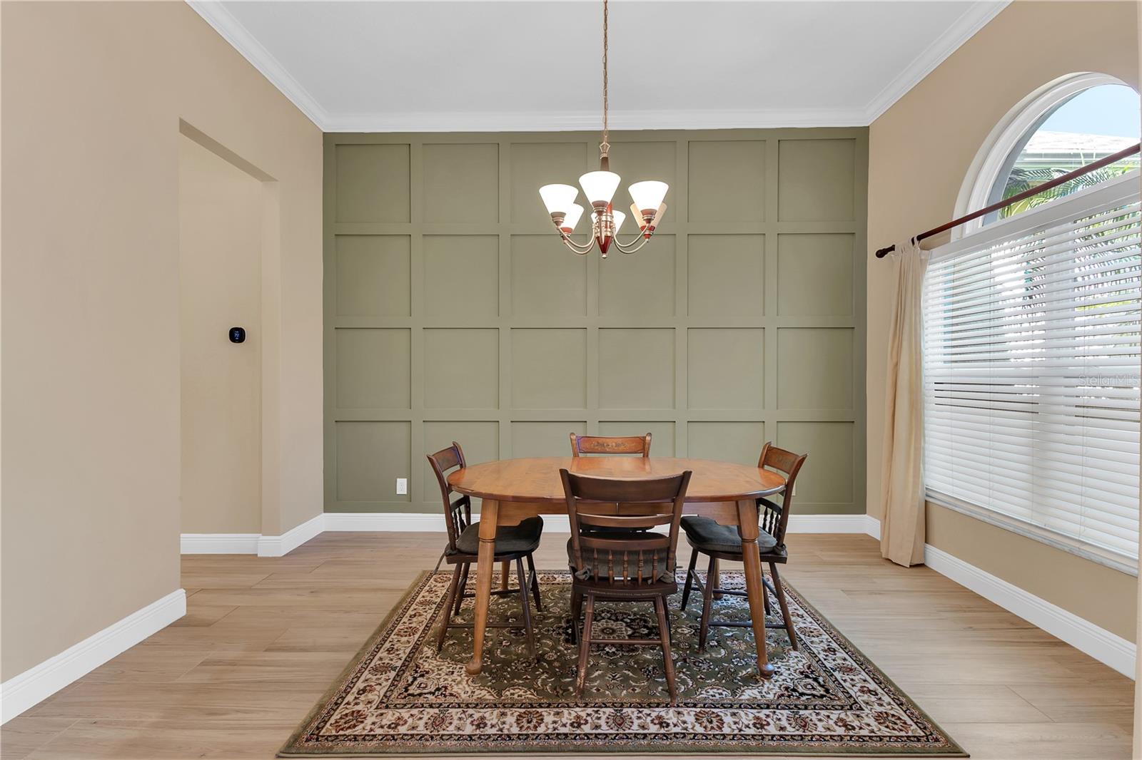 Image 5 of 57 For 657 Mount Stirling Avenue