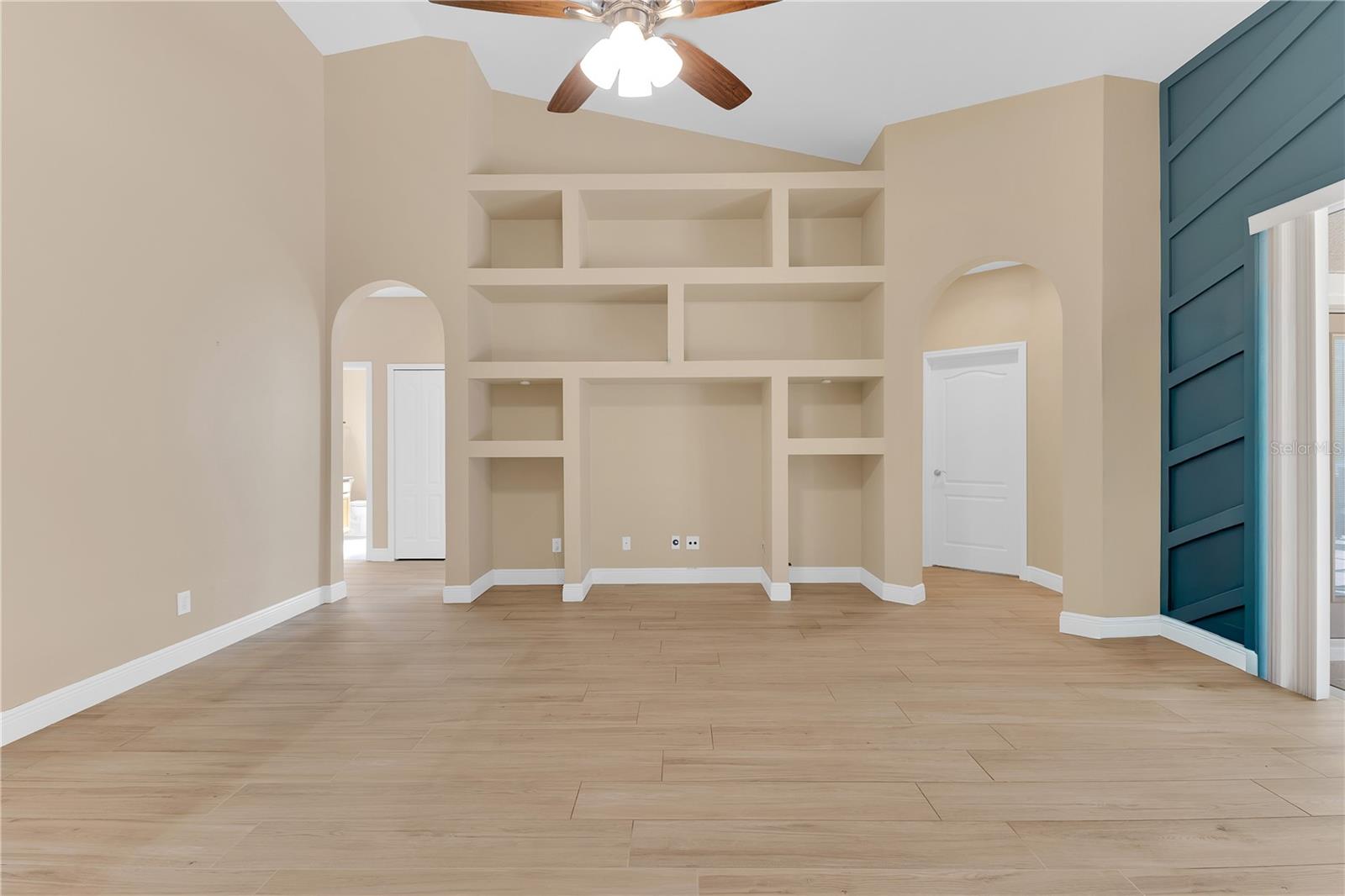 Image 8 of 57 For 657 Mount Stirling Avenue