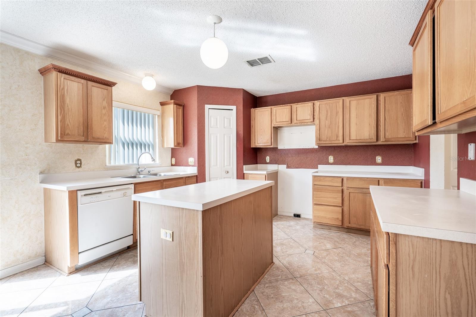 Image 11 of 27 For 5172 Laval Drive