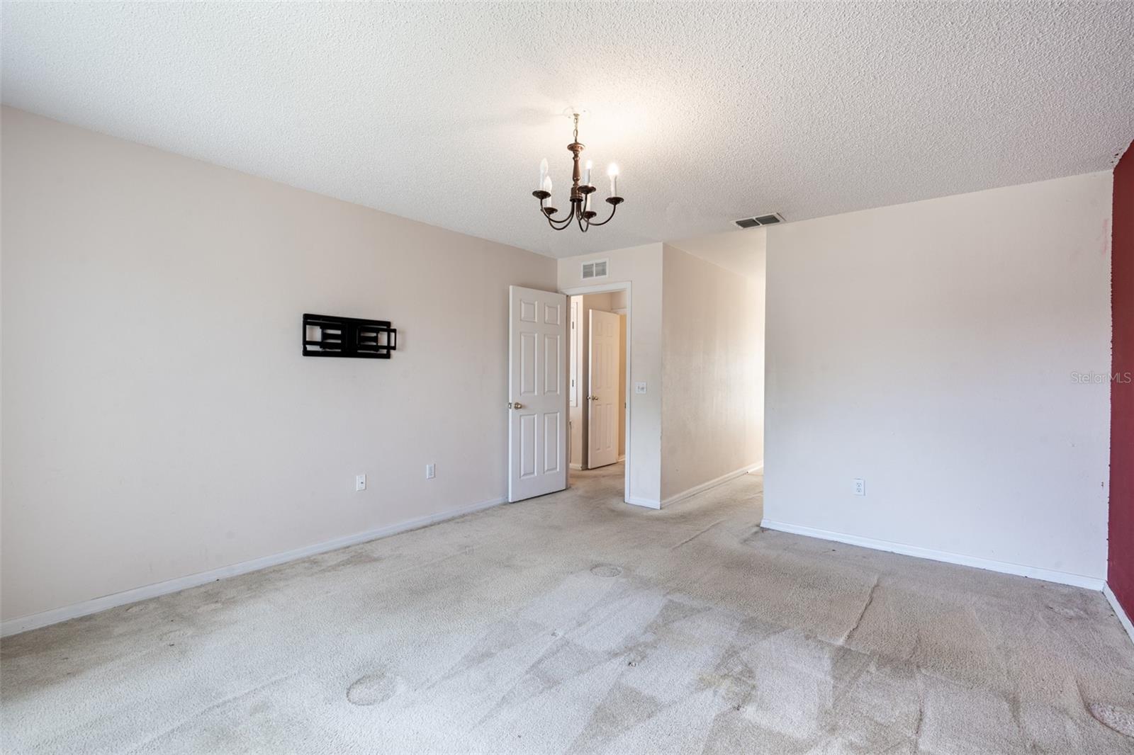 Image 14 of 27 For 5172 Laval Drive