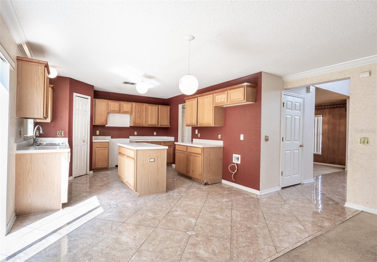 Image 8 of 27 For 5172 Laval Drive